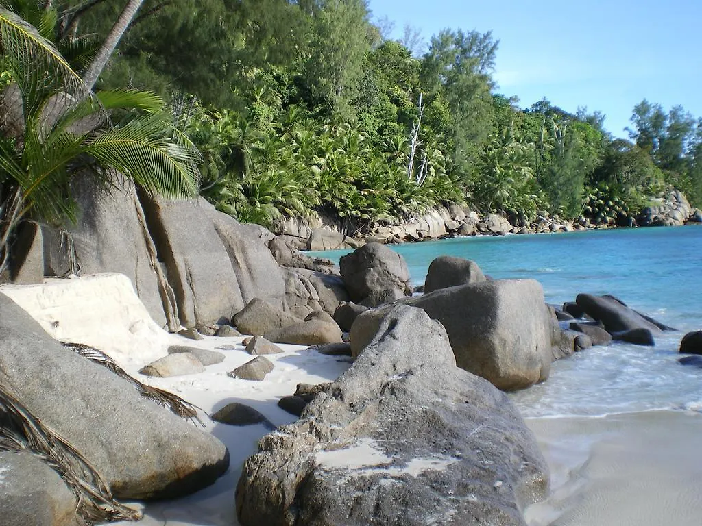 Seychelles Yellow Petals Apartment Anse Boileau